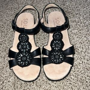 Super cute soft sandals, velcro strap